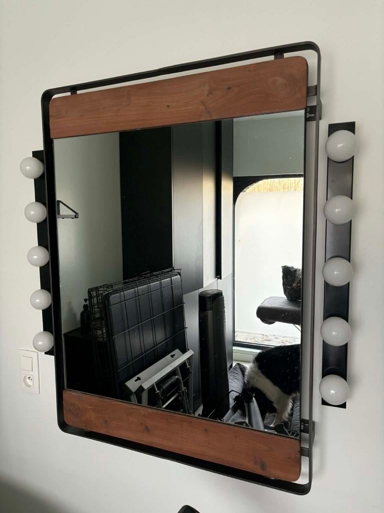 Spiegel Industrieel, Ophalen