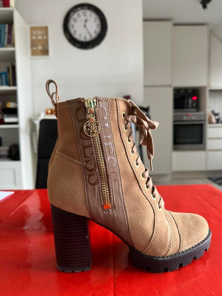 Bottes à lacets GUESS, Neuf, Beige, Enlèvement, Chaussures basses