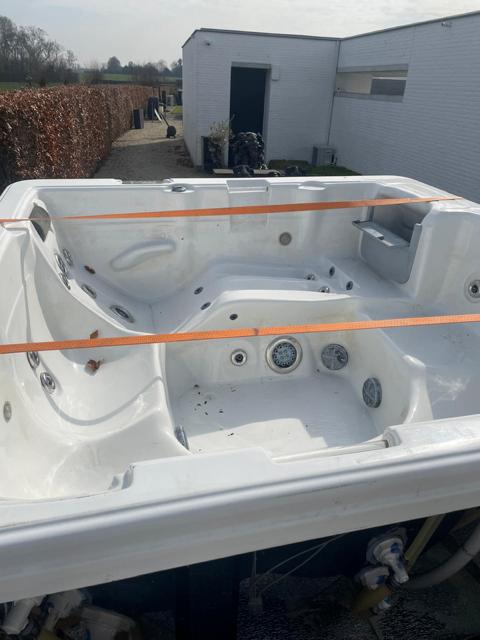 jacuzzi GRATIS, Jardin & Terrasse, Bains à remous et Spas, Enlèvement, Utilisé, Couverture, Fixé
