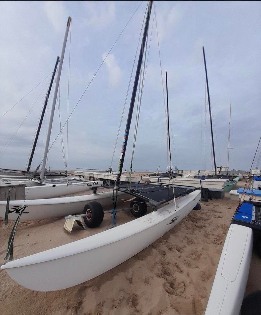 Prachtige Hobie Cat 16 Catamaran met strandkar en strandbox, Enlèvement