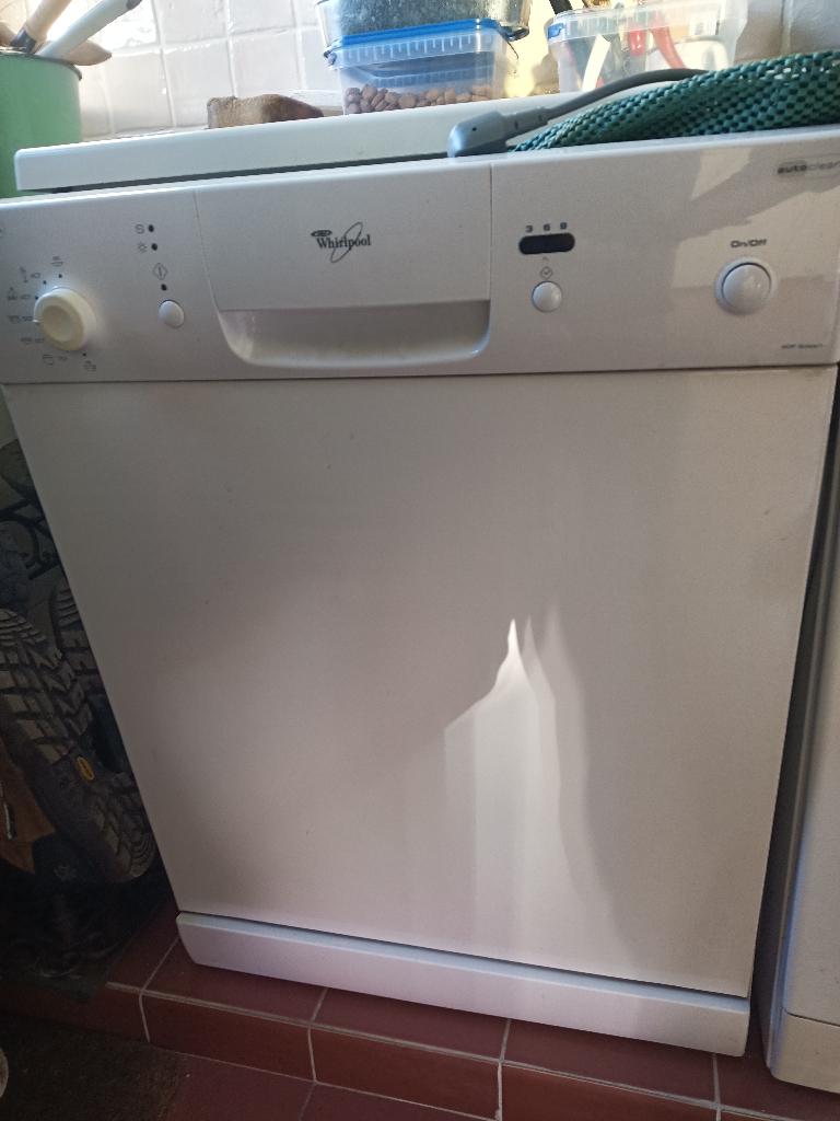 Vaatwas Whirlpool, Elektronische apparatuur, Vaatwasmachines, Ophalen, Zo goed als nieuw, Energieklasse A of zuiniger, 85 tot 90 cm