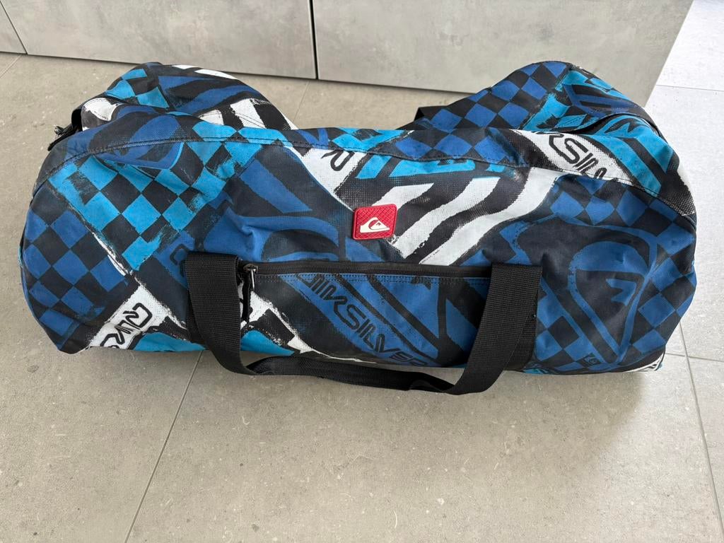 Zilverkleurige sport-/reistas Quick, Handtassen en Accessoires, Tassen | Sporttassen, Ophalen, Zo goed als nieuw