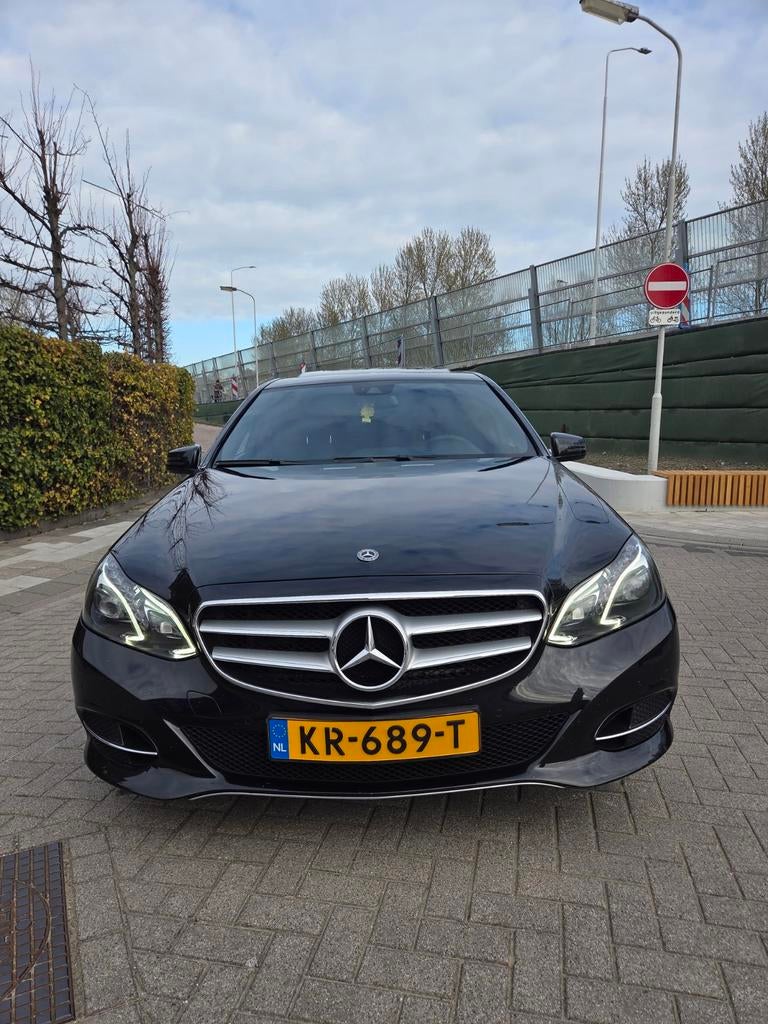 KOOPJE: MERCEDES E-KLASSE 2.2 CDI AVANTGARDE/LED/PANO/SFEER✅, Auto's, Automaat, 4 deurs, 4 cilinders, Zwart
