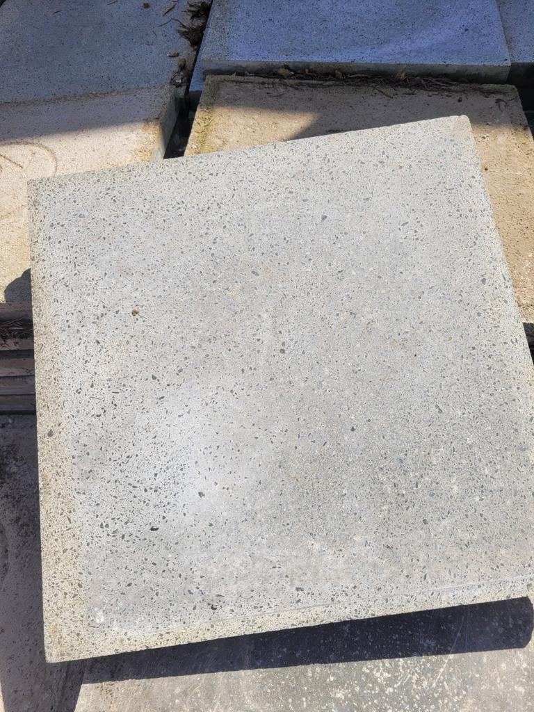 Met 30x30 tegels. 1,50 stuks min of meer 460 stuks.