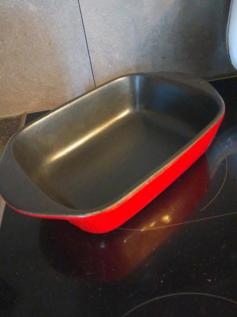 Plat à gratin rouge, Enlèvement