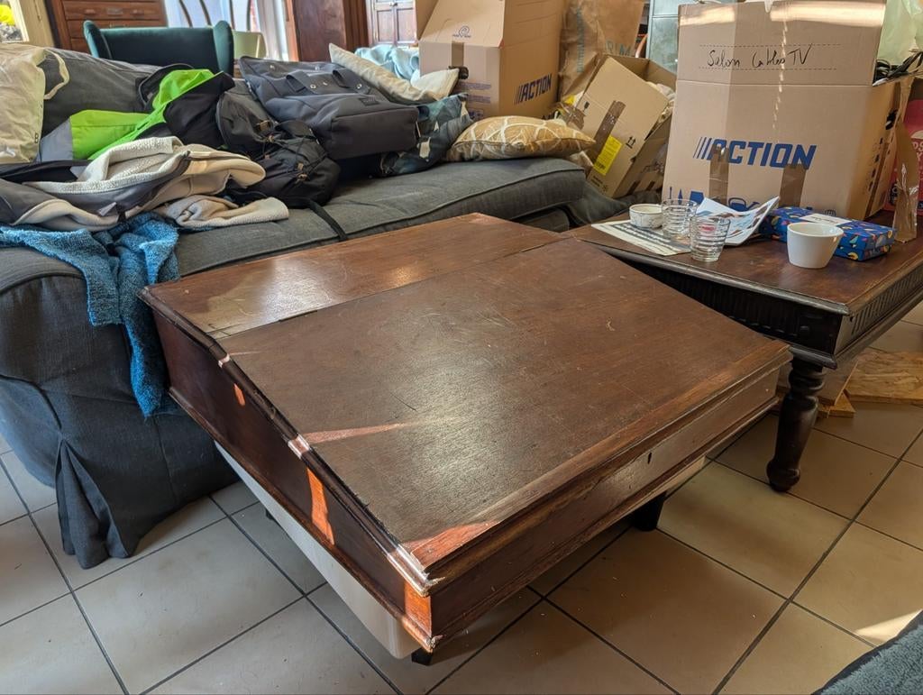 Pupitre en bois à plateau incliné, Enlèvement