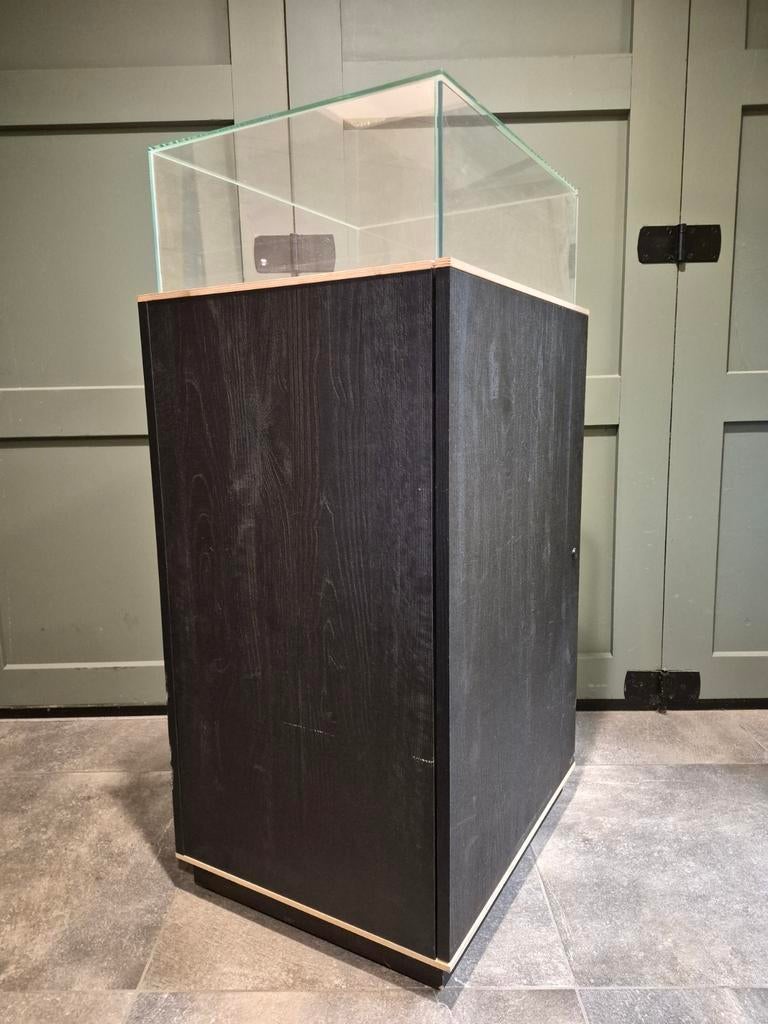 Vitrinekastje, Ophalen, Glas