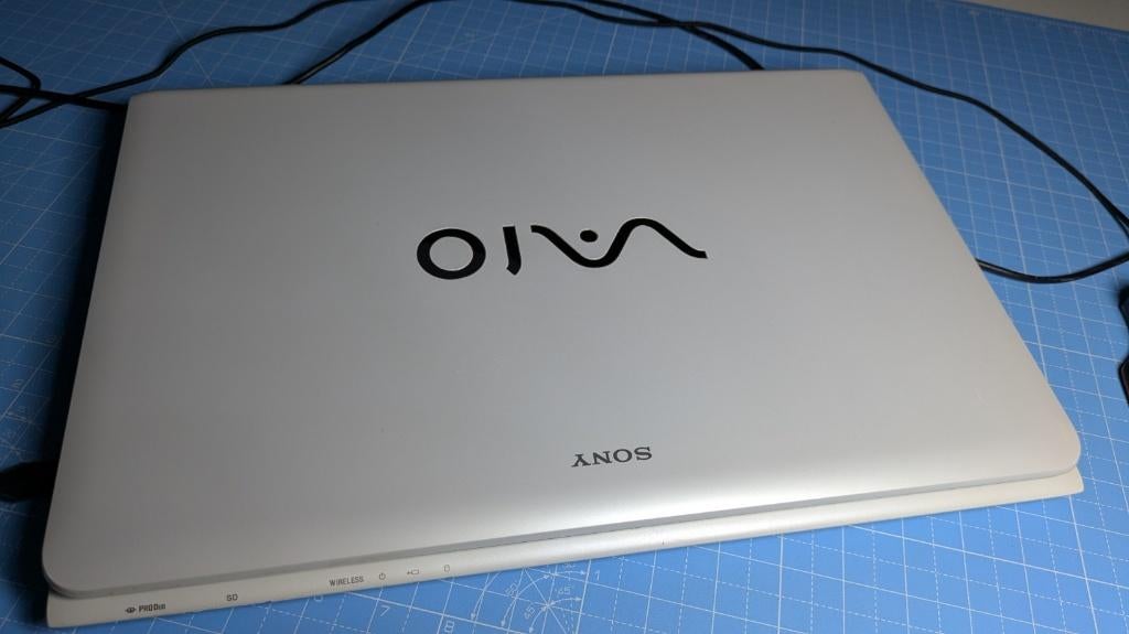 SONY VAIO 17 pouces SSD 16GoRAM Pentium 2020M 2,4 GHz, Ophalen, 256 GB, Met videokaart, 2 tot 3 Ghz