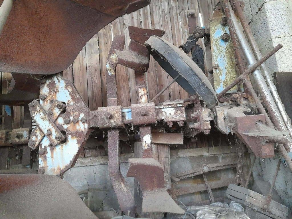 Charrue Bisocs  Mélotte, Articles professionnels, Agriculture | Outils, Enlèvement, Cultures, Labour