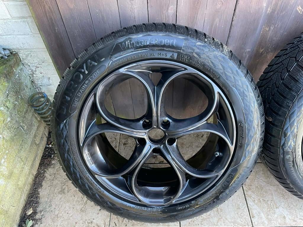 Kit hiver roues Alfa Stelvio 19 Pouces, Neuf, Pneus hiver, Véhicule de tourisme, 235 mm