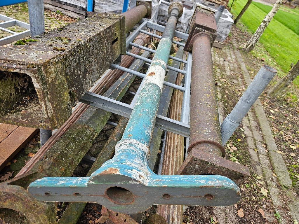 1 Antieke gietijzeren paal zuil pilaar, Huis en Inrichting, Woonaccessoires | Zuilen en Pilaren, Ophalen, Zo goed als nieuw