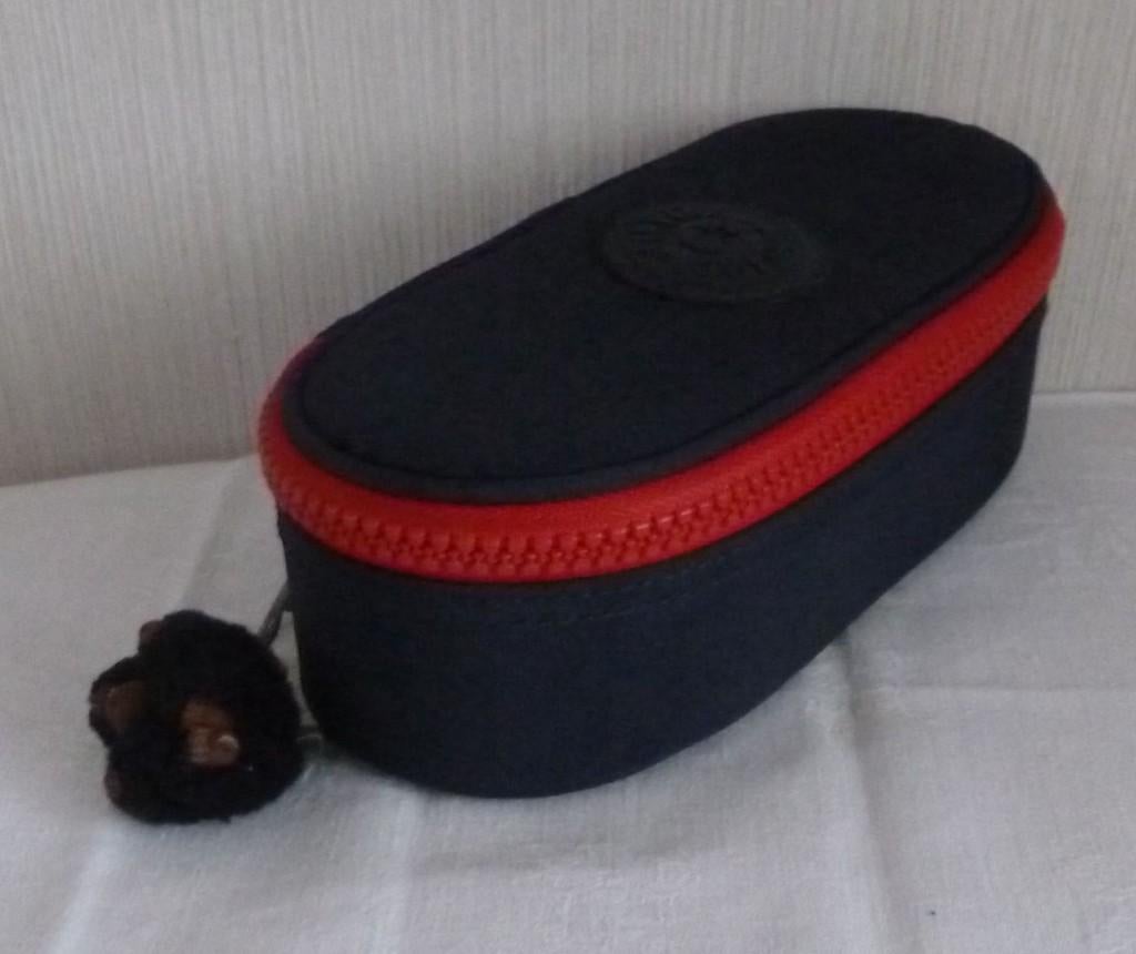 Kipling ovale pennenetui duobox navy - rode + aapje, Diversen, Schoolbenodigdheden, Gebruikt, Ophalen of Verzenden