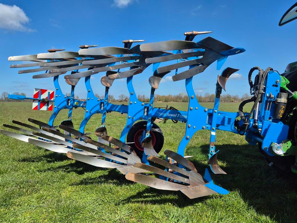 Lemken Juwel 7 4 schaar strokenrister ploeg, Articles professionnels, Agriculture | Outils, Enlèvement