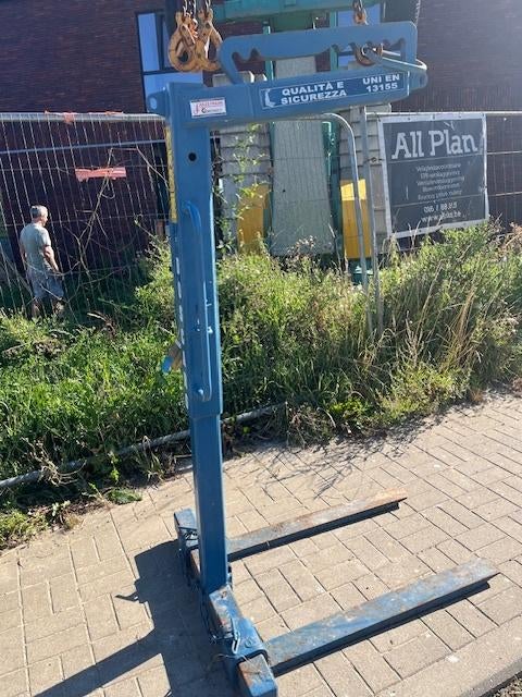 Pallethaak, Ophalen, Zo goed als nieuw