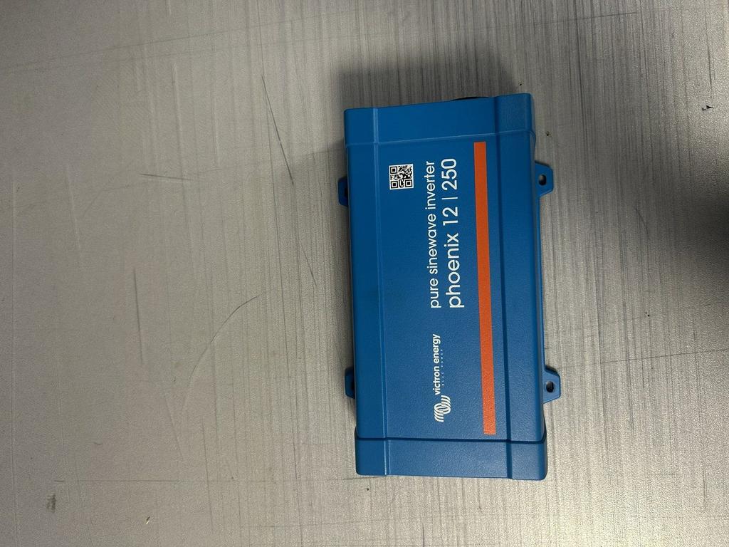 Victron Energy Phoenix 12/250 omvormer, Gebruikt, -, -, Ophalen of Verzenden