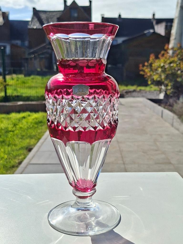 Vase rouge du Val saint lambert, Enlèvement