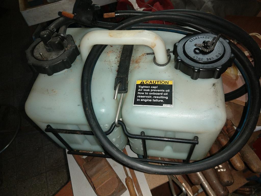 Reservoir tweetakt olie voor Mariner Mercury Yamaha, etc., Watersport en Boten, Buiten- en Binnenboordmotoren, Ophalen, Zo goed als nieuw