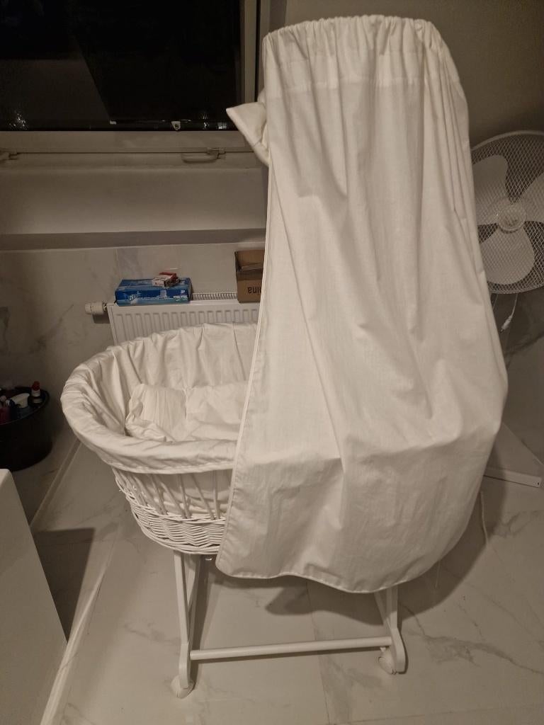 Berceau blanc/panier Moses à roulettes PARFAIT ÉTAT, Enfants & Bébés, Berceaux & Lits, Enlèvement, Comme neuf, Lit