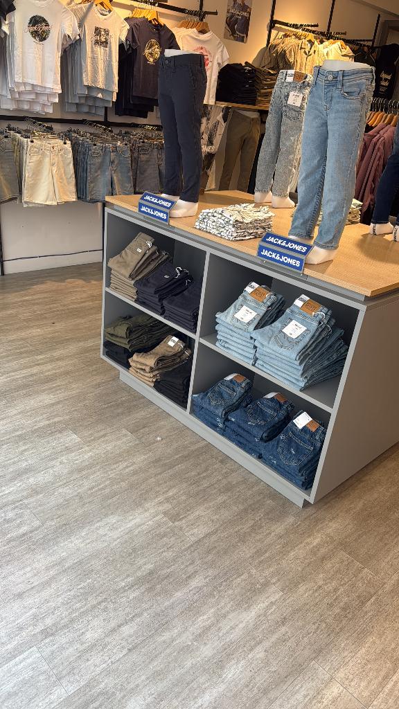 Table (décoration de magasin), Enlèvement