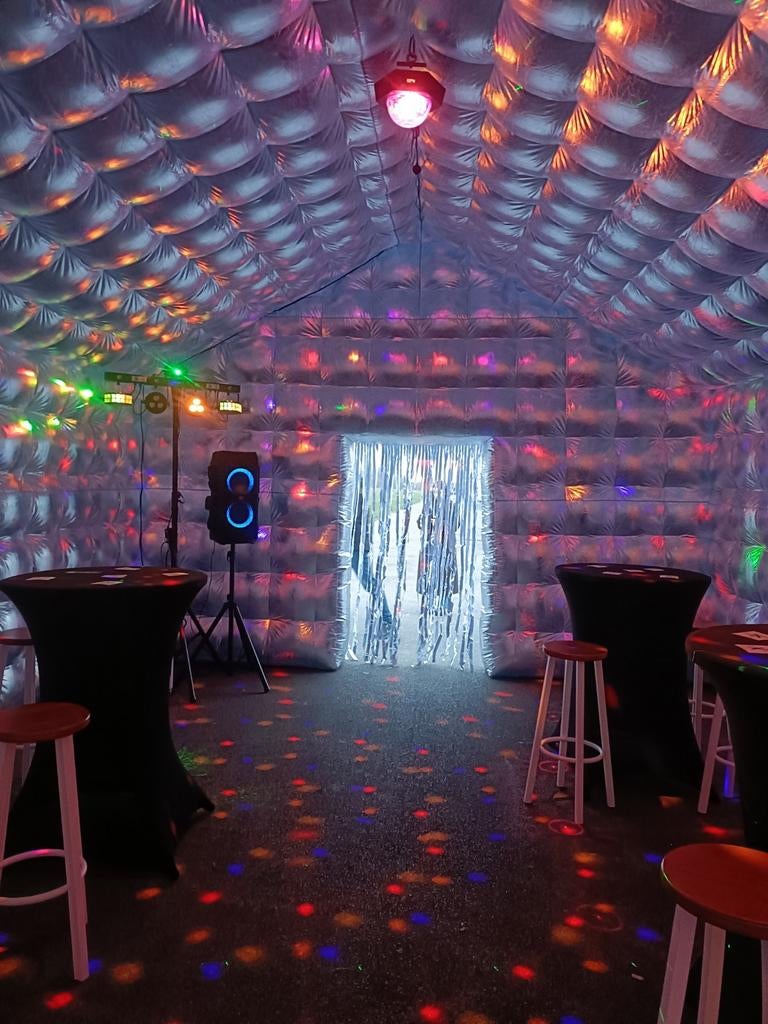 Opblaasbare partytenten te huur, Enlèvement