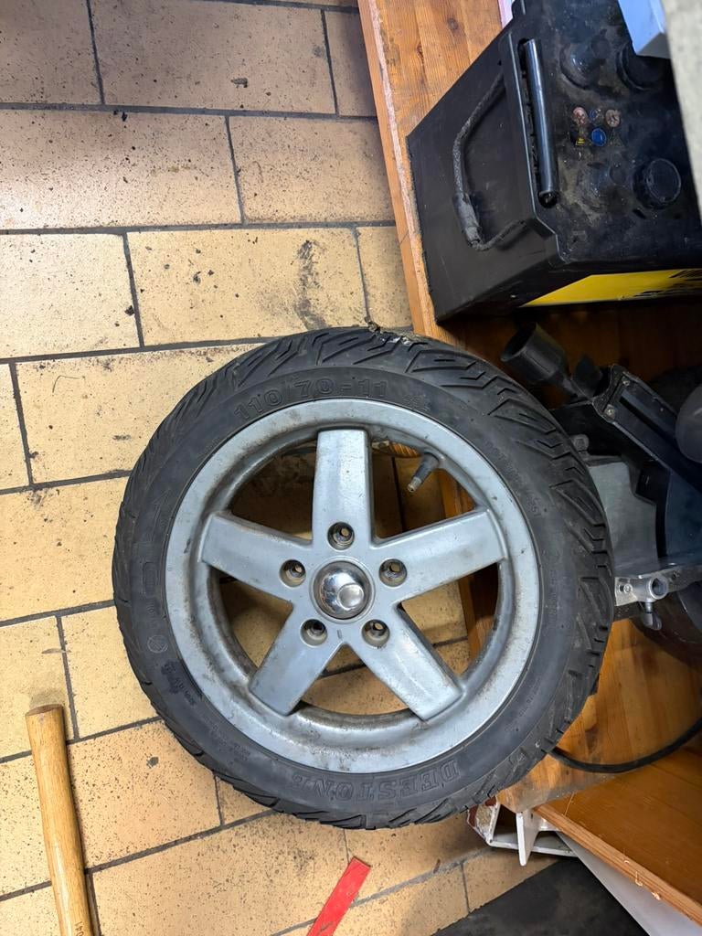 Vespa lx velg en band, Fietsen en Brommers, Brommeronderdelen | Scooters, Ophalen, Vespa