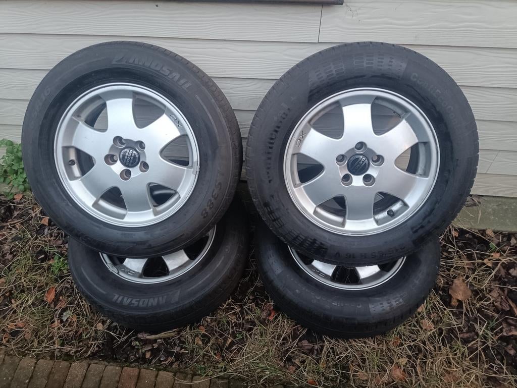 Volvo XC70 OEM 16” Tellus velgen + banden – €200 (snel weg), Auto-onderdelen, Ophalen, Band(en)