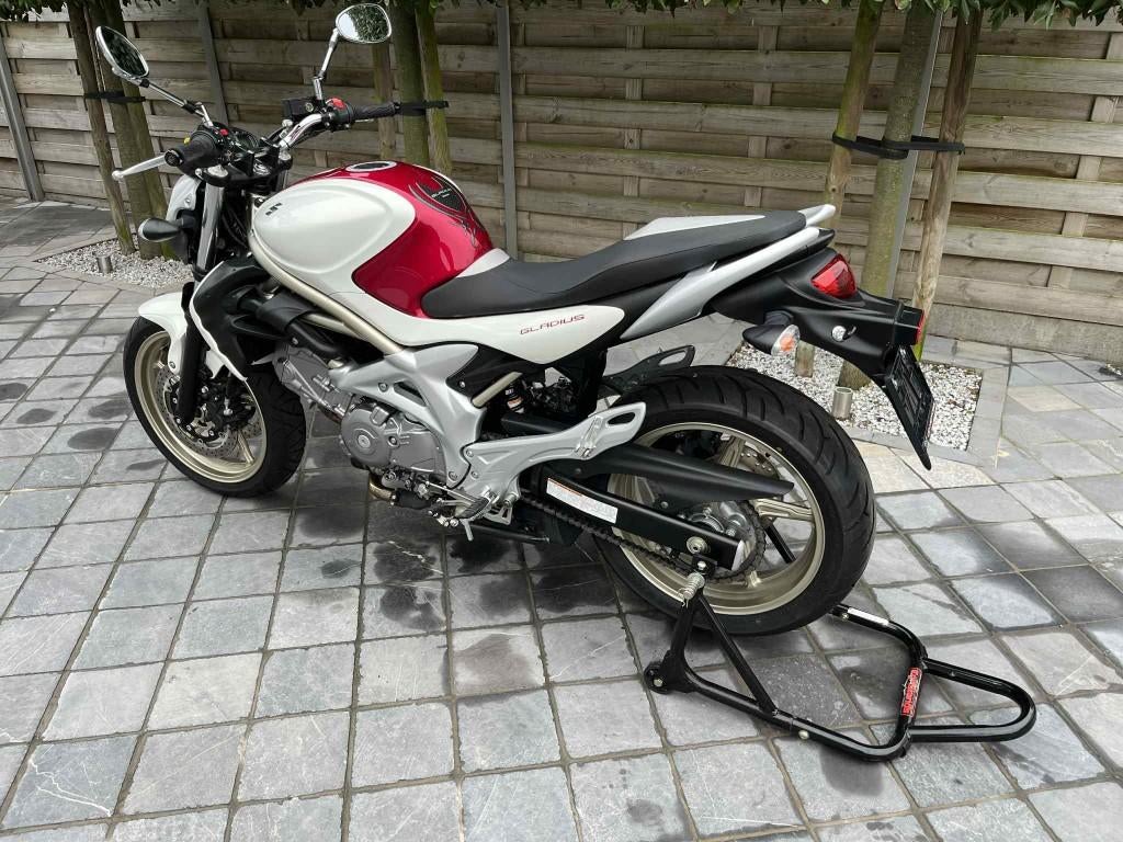 suzuki gladius 650cc **originele staat ** 11000km ** - foto 3