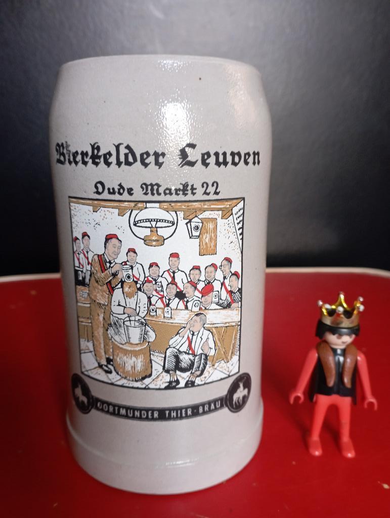 477) bier kroes " bierkelder leuven " ( studentendoop ), Ophalen of Verzenden, Zo goed als nieuw, Pul(len)
