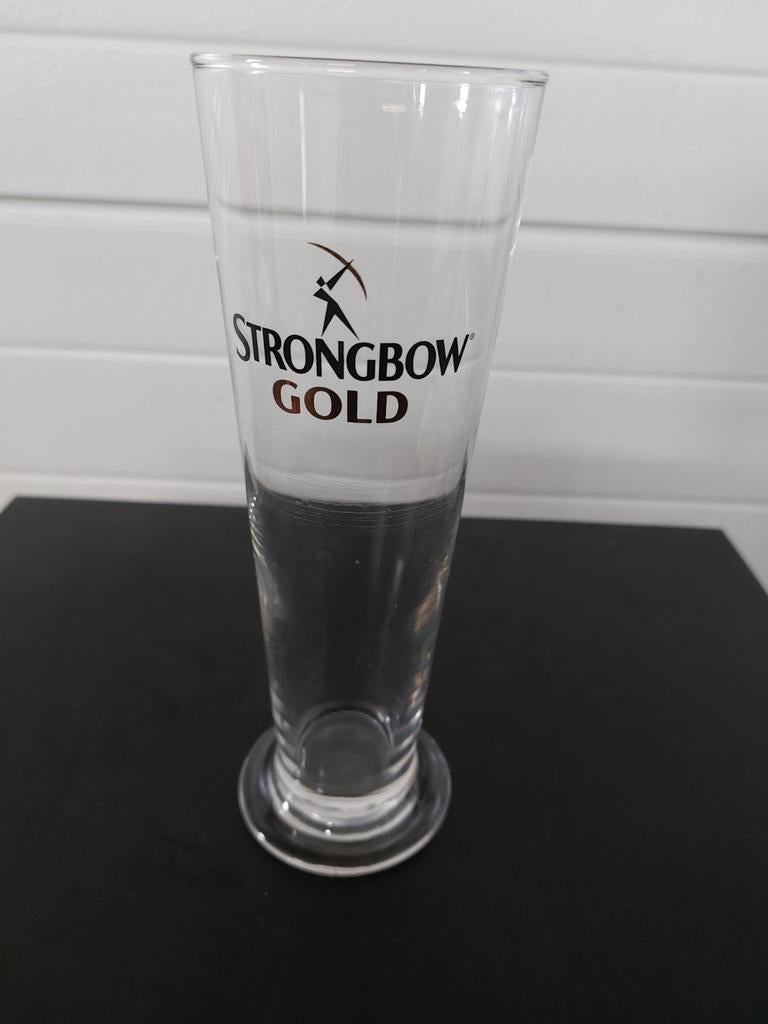Sifflets en verre à bière Strongbow dorés, Enlèvement ou Envoi, Comme neuf, Verre à bière