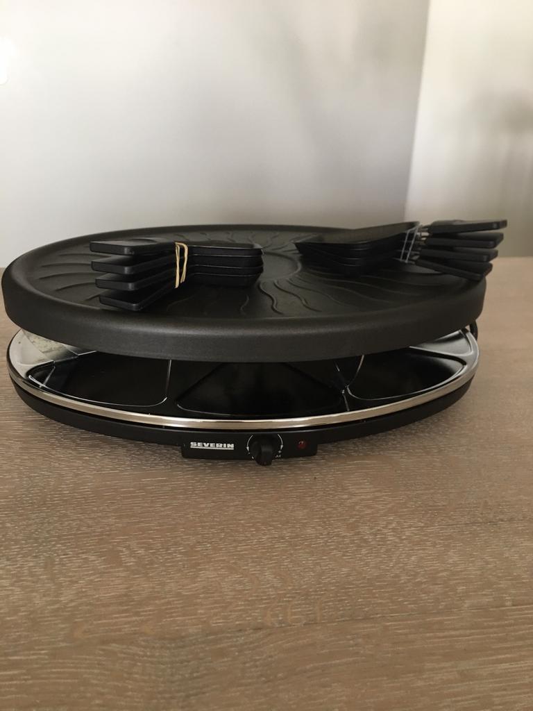 Gourmet stel met 8 pannetjes en 6 borden, Ophalen, Nieuw