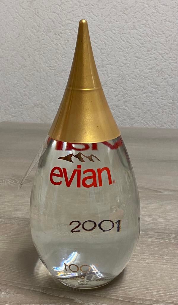Bouteille collector " EVIAN 2001" , NEUVE  prix : 10€, Enlèvement ou Envoi, Neuf