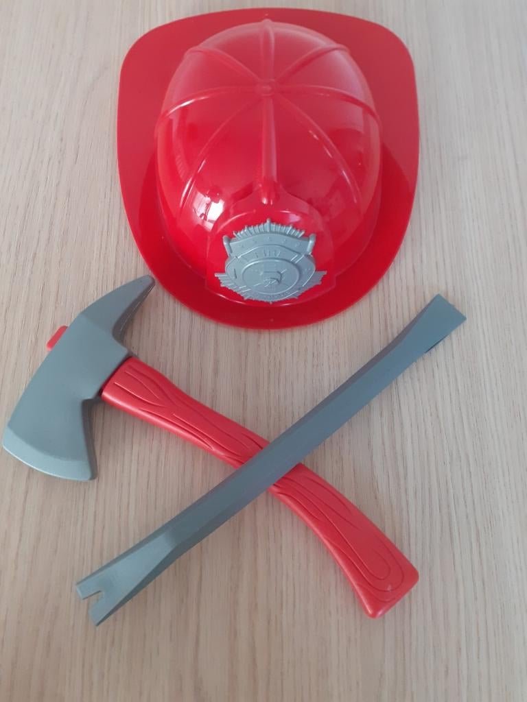 Brandweer helm, bijl en koevoet, Ophalen of Verzenden, Zo goed als nieuw