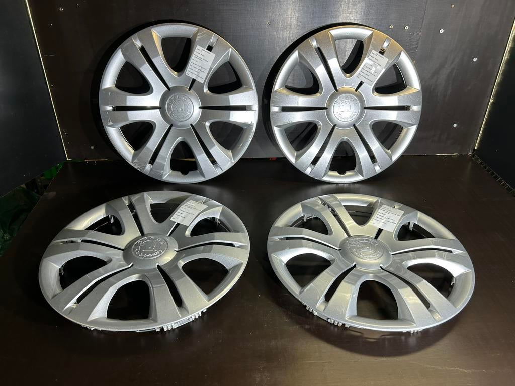 4 wieldoppen Skoda Fabia Octavia Roomster Rapid Scala 15", Auto diversen, Wieldoppen, Ophalen of Verzenden, Gebruikt