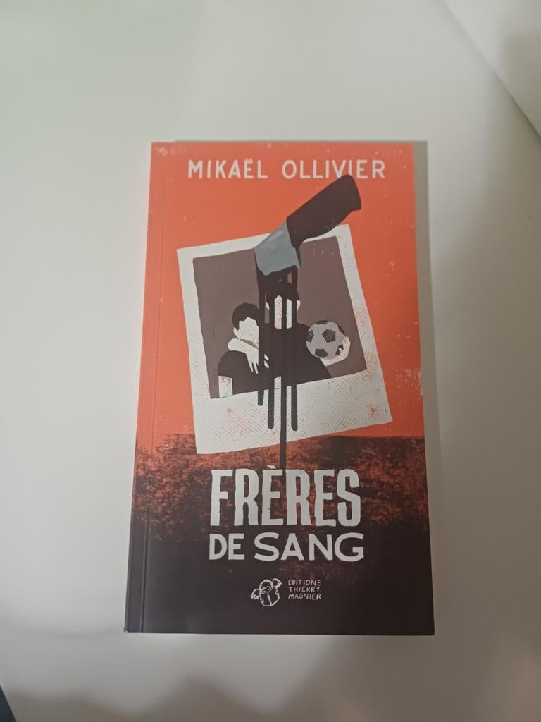 Franse leesboek 'Frères de sang' van Mikaël Ollivier, Livres, Enlèvement ou Envoi, Comme neuf, Mikaël ollivier
