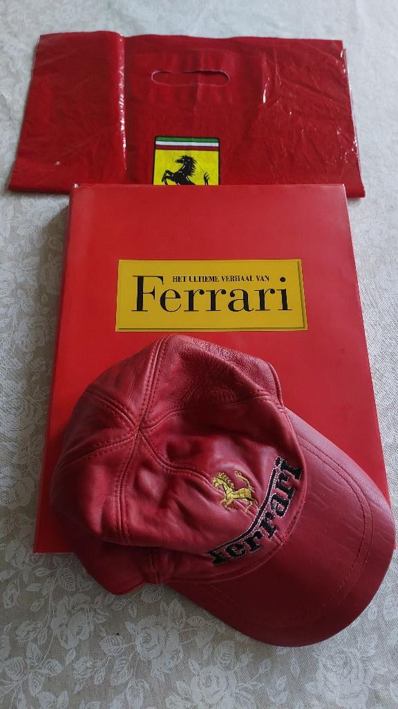 Boek en lederen pet Ferrari, Kleding | Heren, Hoeden en Petten, Ophalen, Gedragen, 58 of 59 cm (L, 7¼ of ⅜ inch), Pet