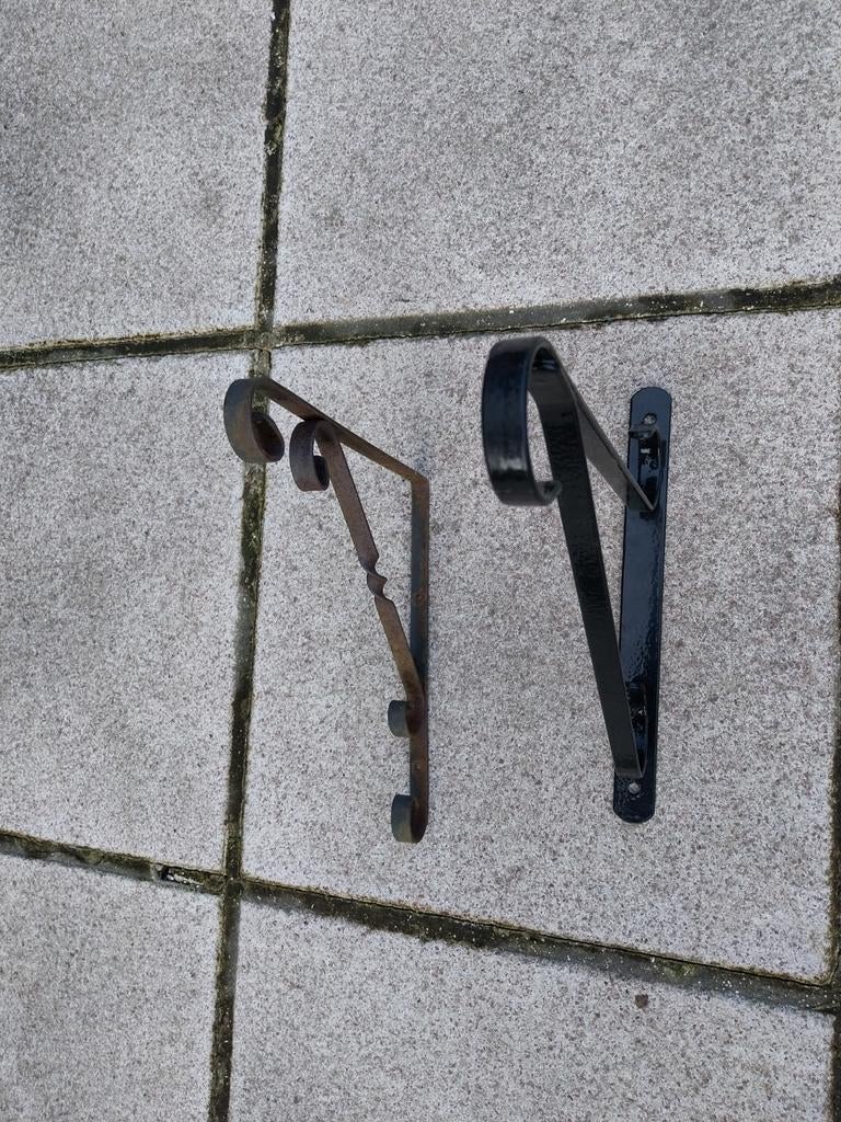 2 muur/wand ijzers voor hangpot., Tuin en Terras, Ophalen