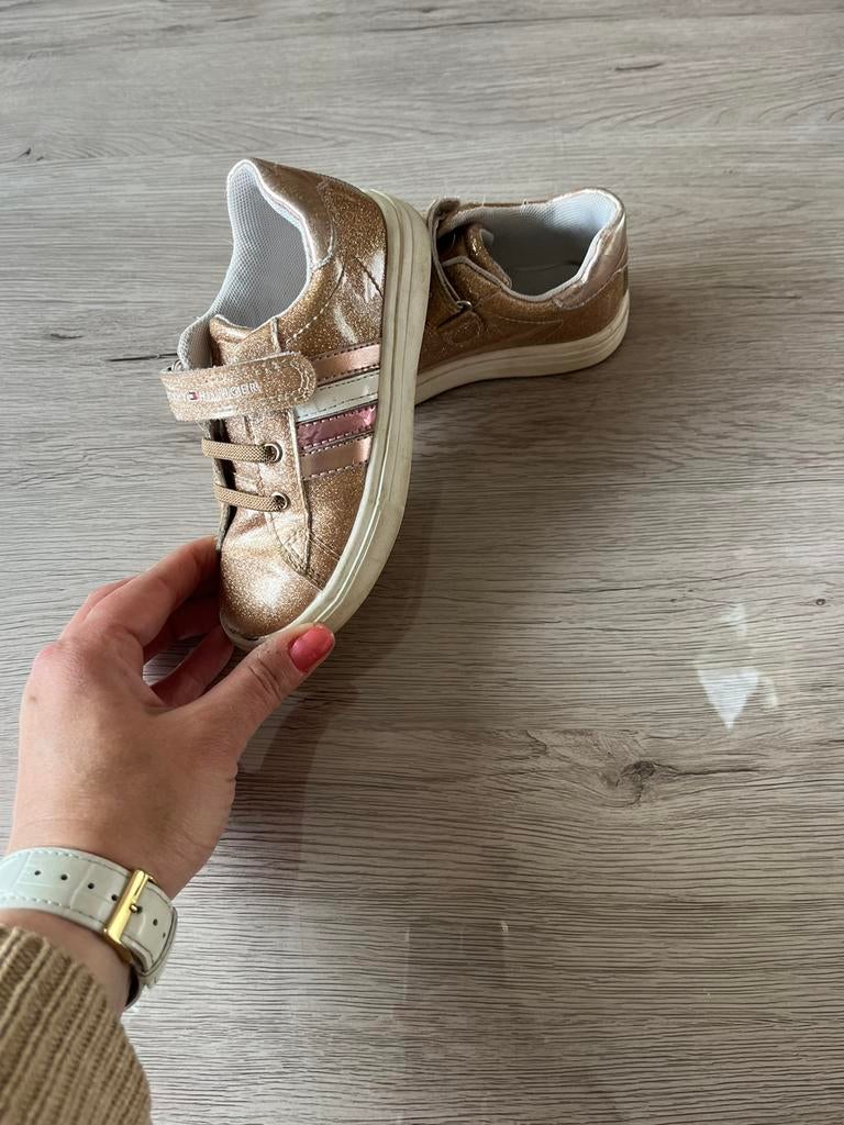 Gouden glitter schoentjes van Tommy Hilfiger, maat 27, Kinderen en Baby's, Babykleding | Schoentjes en Sokjes, Gebruikt, Meisje