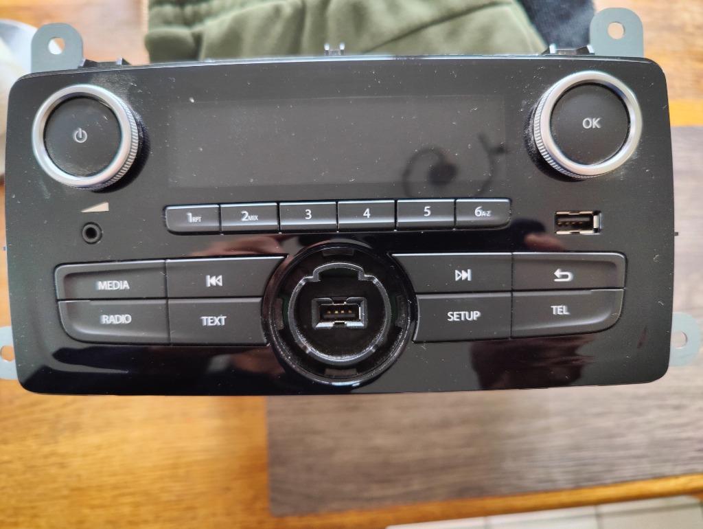 Originele Renault Clio4 "Visteon" Bluetooth autoradio, Auto diversen, Autoradio's, Ophalen of Verzenden, Zo goed als nieuw