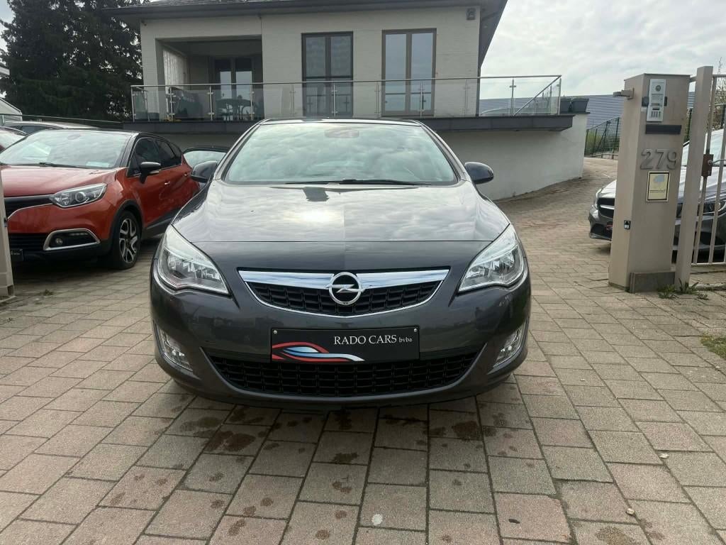 Opel Astra 1.6 benzine van 2011, Euro 5, Parkeersensor, 1600 cc, Bedrijf