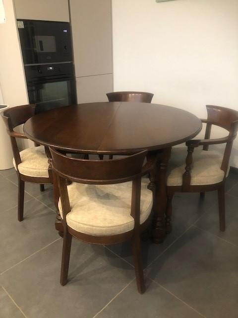 Table ronde avec chaises, 100 à 150 cm, Quatre personnes, Rond, Comme neuf