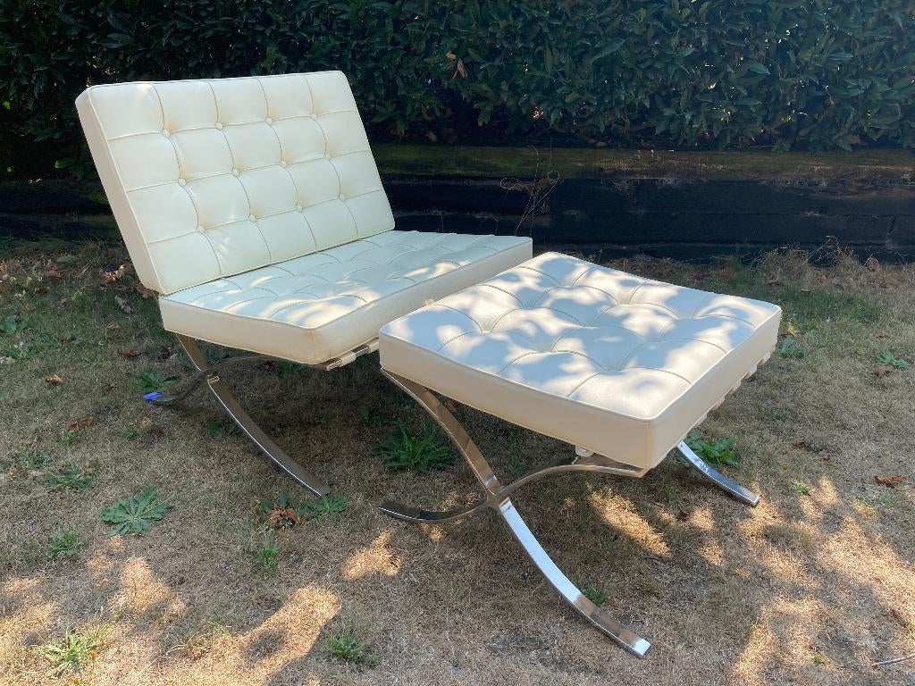 Barcelona chair hocker REPLICA Mies van der Rohe topstaat, Huis en Inrichting, Fauteuils, Ophalen, Zo goed als nieuw, Leer