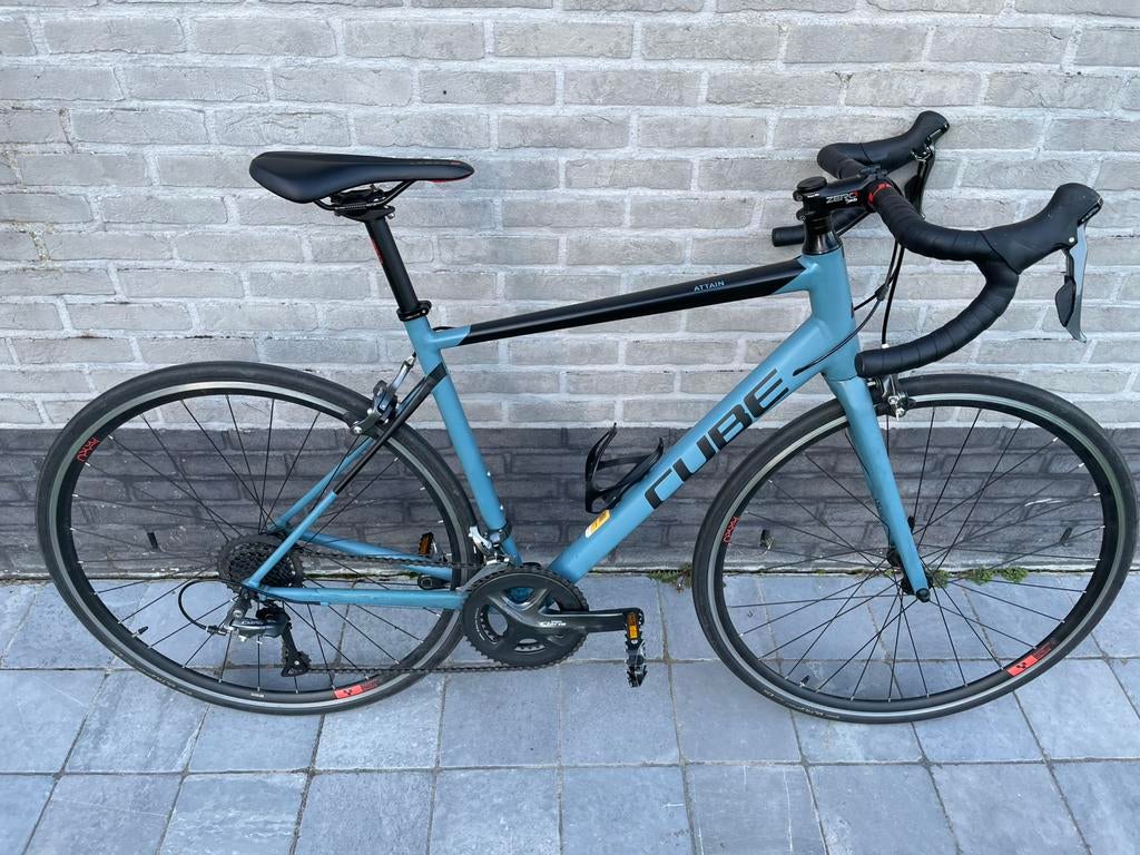 Racefiets Cube Attain 2021, maat 56, bluegrey/red, Claris, Vélos & Vélomoteurs, Vélos | Vélos de course, Enlèvement, Comme neuf