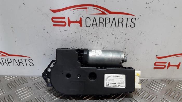 Moteur toit ouvrant d'un Mercedes CLA, Autos : Pièces & Accessoires, 3 mois de garantie, Utilisé, -, -