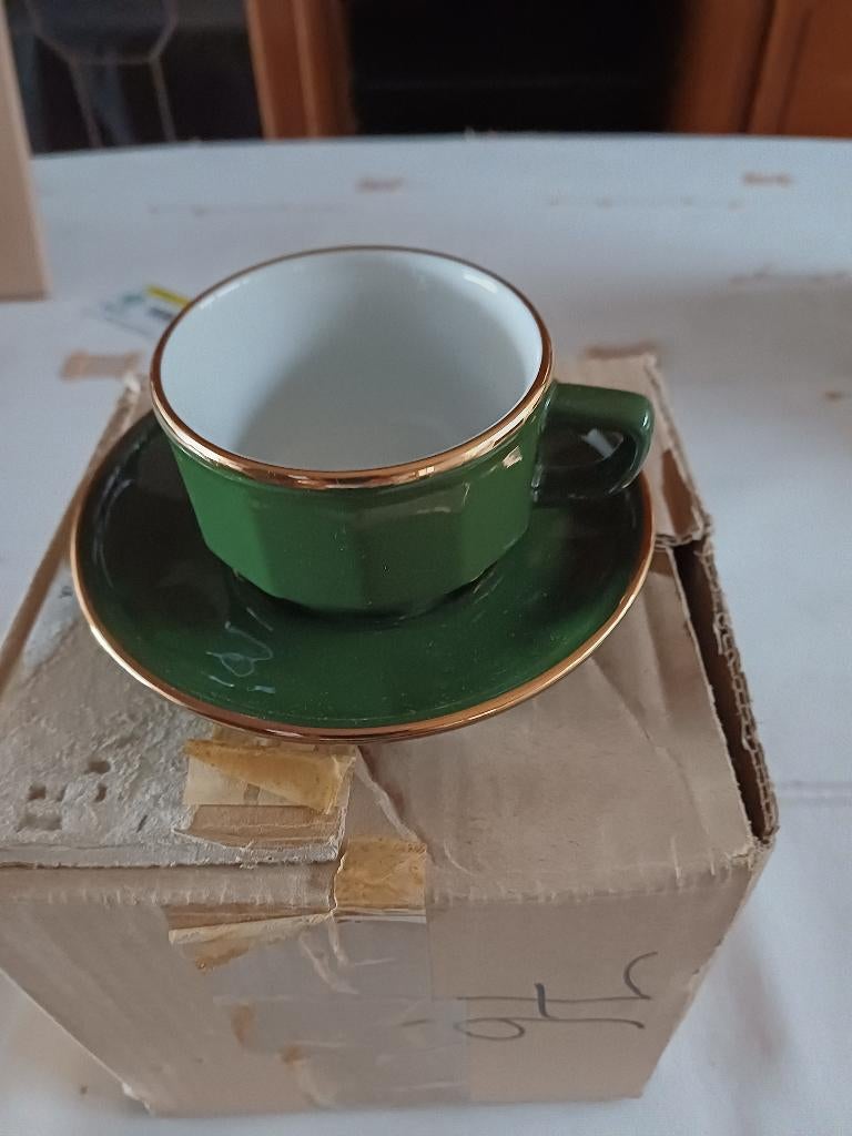 Tasses et sous-tasses vertes, Enlèvement, Neuf