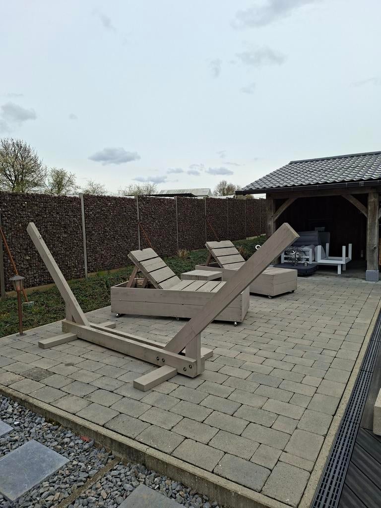 Ligzetels steigerhout, Ophalen, Hout