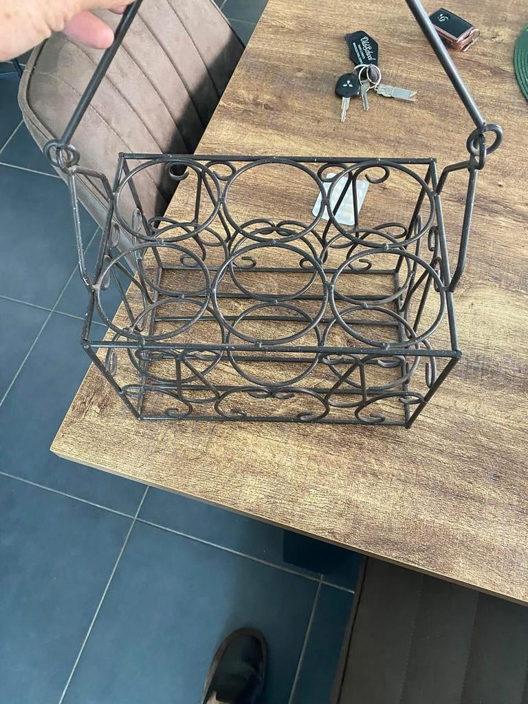 Gietijzeren melkfles mandje, Ophalen, Zo goed als nieuw