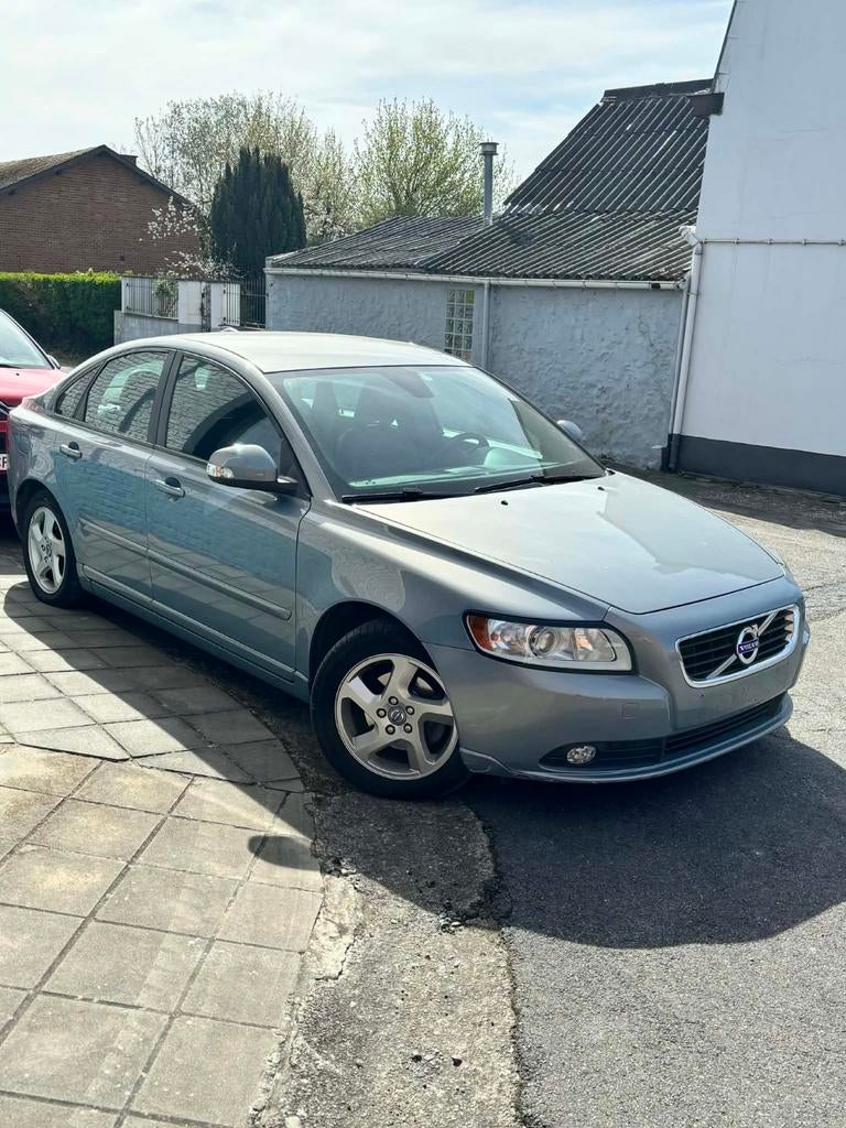 VOLVO S40 - 2011- diesel- intérieur cuir- attache remorque, Auto's, Volvo, Zwart, 4 cilinders, Blauw, Leder