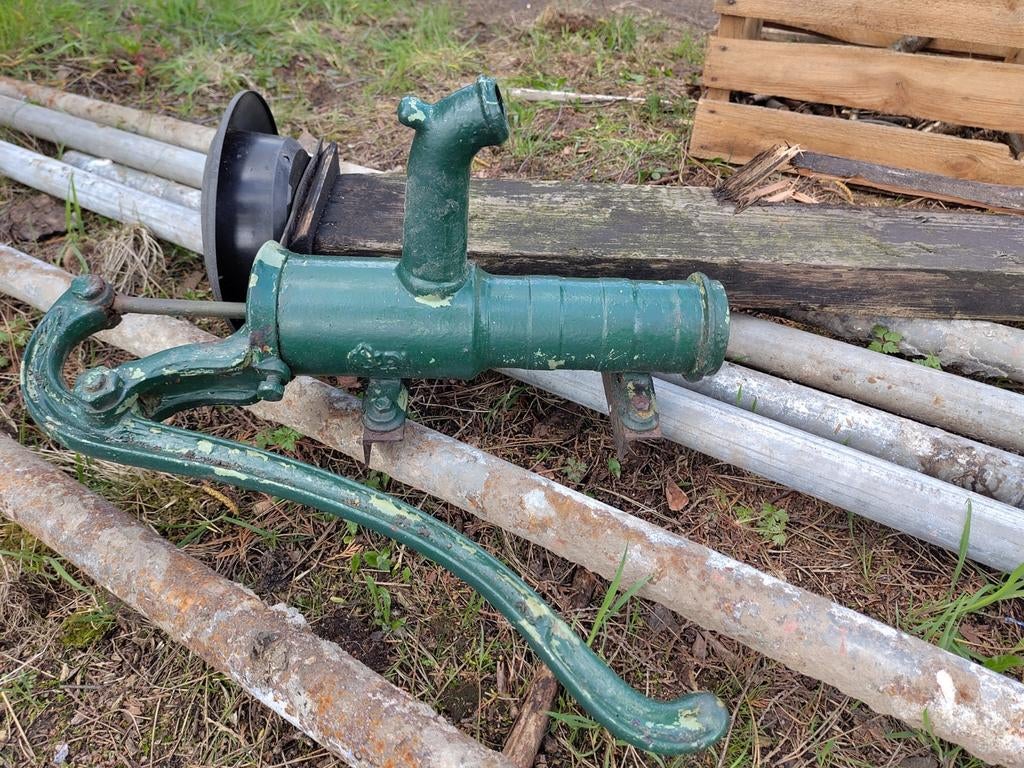 Oude waterpomp, Ophalen