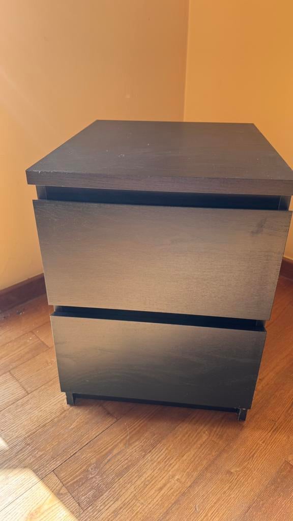2 zwarte IKEA‑nachtkastjes – zeer goede staat, Huis en Inrichting, Slaapkamer | Nachtkastjes, Ophalen, Zo goed als nieuw