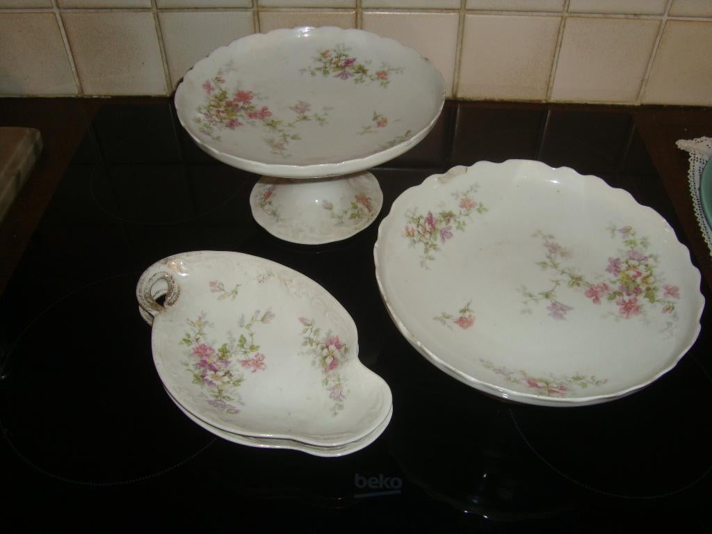 Fruitschalen en schaaltjes. Baudour, Defuisseaux., Antiquités & Art, Enlèvement